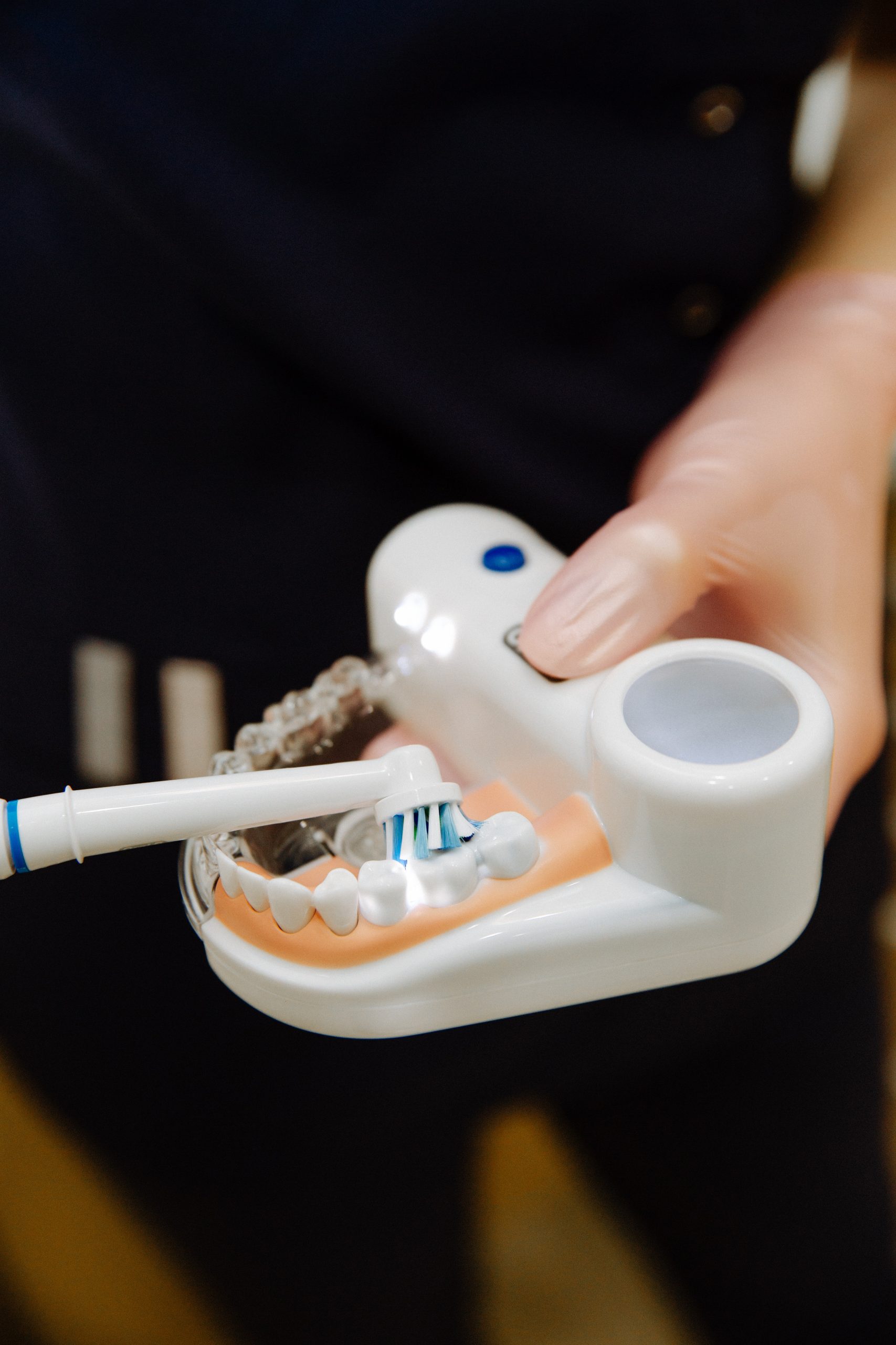 teeth whitening - cleaning false teeth